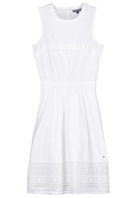Vestido blanco sin mangas con un bodice ajustado, cintura elástica y ribete de encaje en el dobladillo. Tejido suave con un brillo sutil y diseño minimalista.
