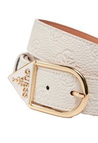Cintura in pelle bianca con texture, caratterizzata da una fibbia triangolare in tonalità oro con branding inciso e finitura lucida.