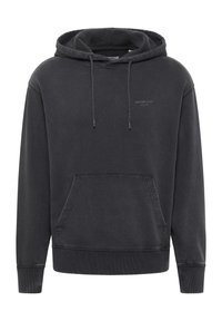 Fekete kapucnis sweatshirt texturált felülettel, kenguruzsebből, állítható zsinóros kapucnival és diszkrét logóval a mellkasán.