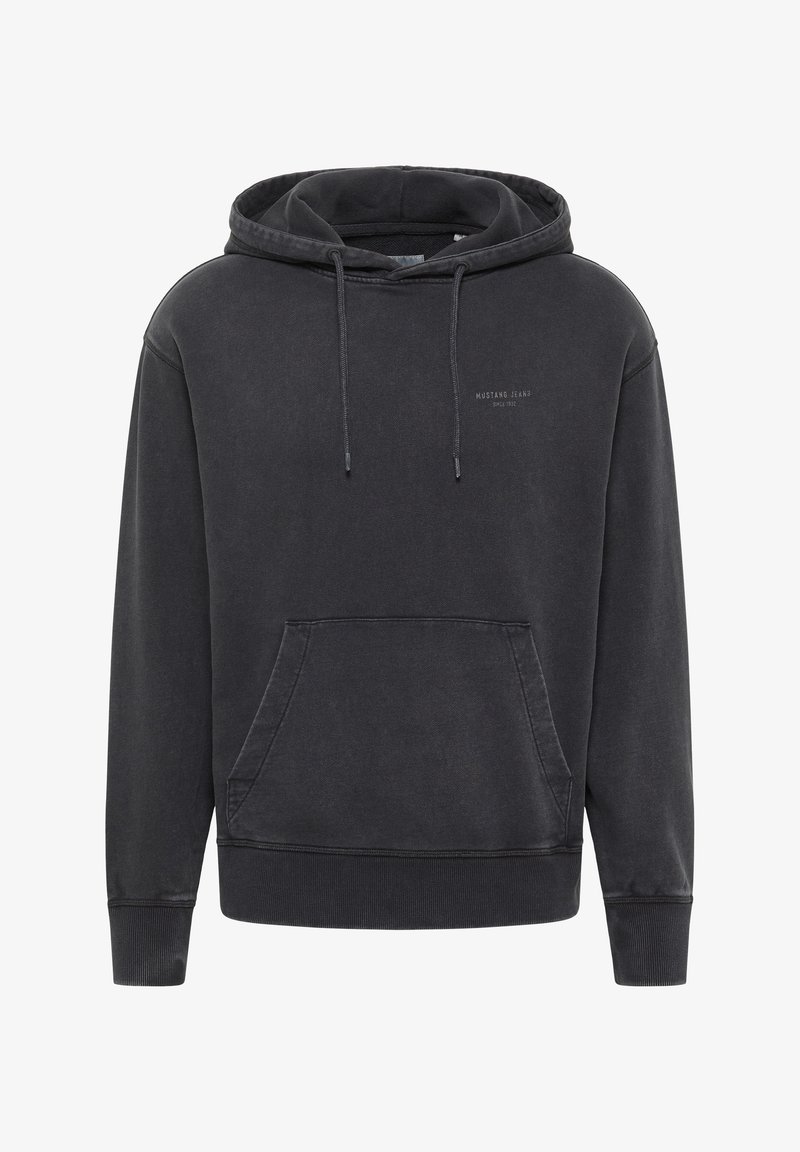 Felpa nera con finitura testurizzata, tasca a kangaroo, cappuccio regolabile con cordino e branding discreto sul petto.