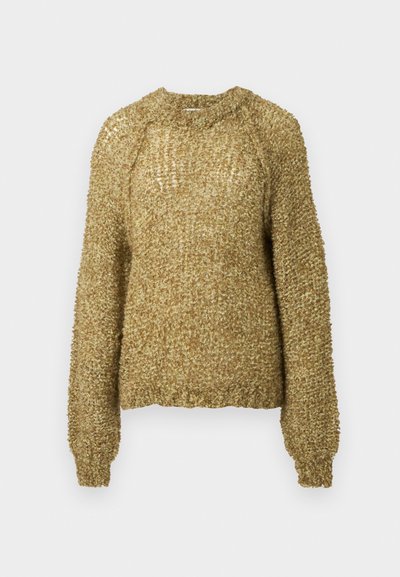 Pull en maille texturée à manches longues beige brun avec un col rond et des poignets et un bas en côtes.