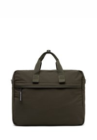 Sac à dos pour ordinateur portable vert olive, de forme rectangulaire, fabriqué en tissu durable. Il dispose de deux poignées supérieures, d'une poche à zip à l'avant et d'un branding discret.