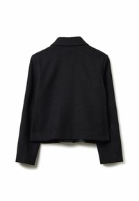 Blazer noir en laine, court, avec des manches longues et un col cranté, présenté de dos sur fond blanc.