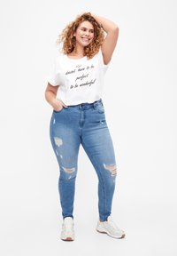 Zizzi AMY WITH SUPER AND DETAILS - Džíny Slim Fit - blue denim