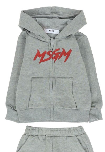 Grijze set met een hoodie en joggingbroek voor kinderen, de hoodie heeft voorzakken en een rood "MSGM"-logo op de borst, met een elastische tailleband op de broek.