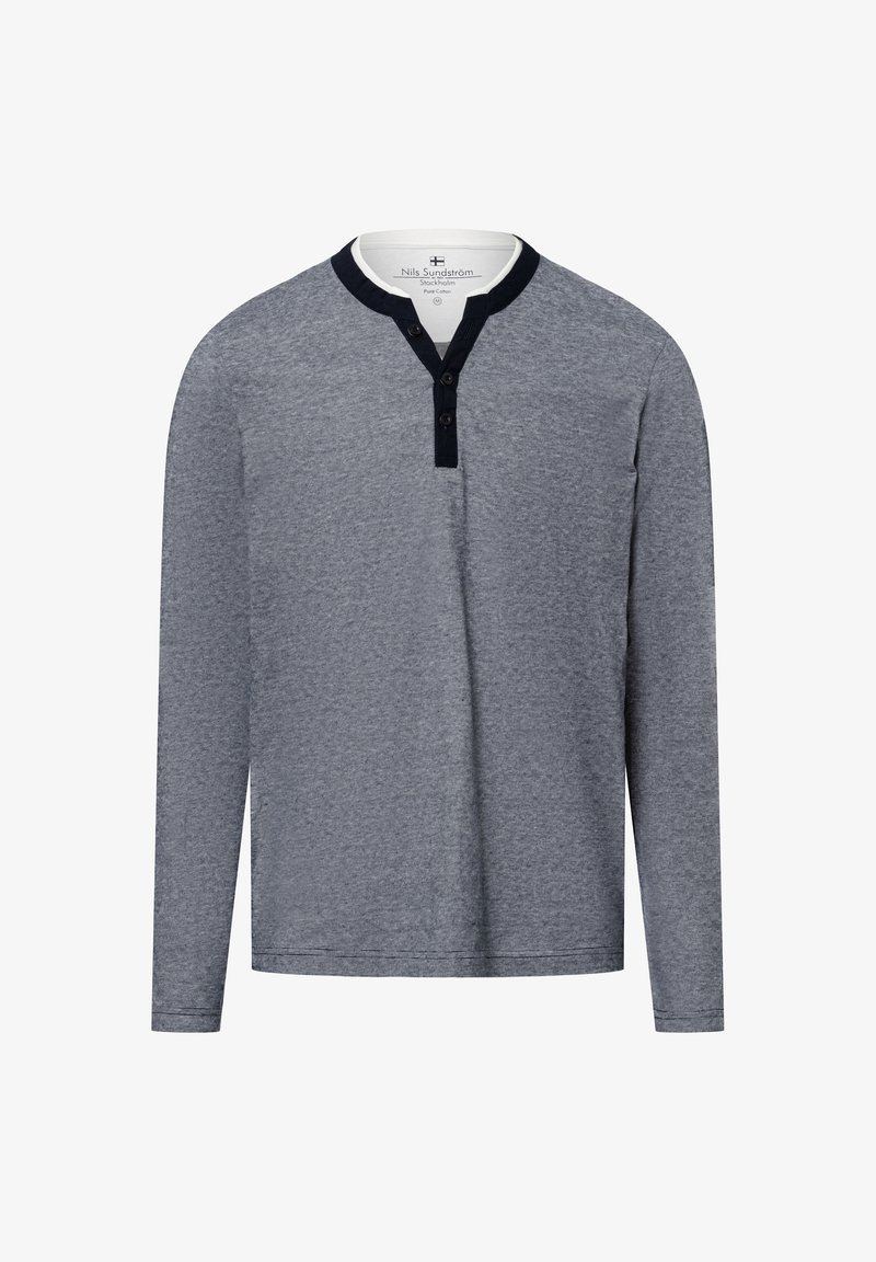 Grijze henley-shirt met lange mouwen, een gestructureerde afwerking, een marineblauwe kraag, een drie-knopen sluiting en een rechte zoom.