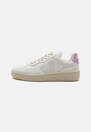 V 90 - Sneakers low - extra white/orchid