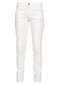 Vaqueros de mezclilla blanca ajustados, con parches desgastados, cierre frontal de botón y cinco bolsillos. Textura suave y perneras rectas.