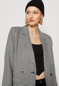 VILA VIDAFNY LOOSE - Blazer - black/houndstooth/white