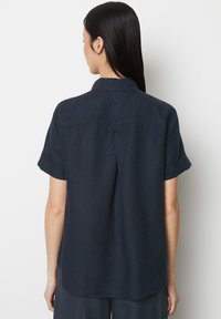 Marc O'Polo KURZARM-REGULAR AUS LEICHTER QUALITÄT - Hemdbluse - deep blue sea