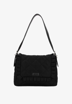 Borsa a tracolla in tessuto trapuntato nero con patta frontale a balze, tracolla regolabile e dettagli in metallo argentato. Design compatto e strutturato.