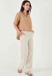 LELA Button-down blouse - biscuit