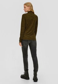 QS Longsleeve - guacamole