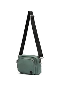 Borsa a tracolla sintetica verde con una texture liscia, tracolla nera regolabile, tasche con zip e dettaglio a logo circolare.
