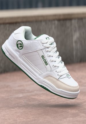 TILT - Skate shoes - white/green