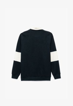 Marineblauwe sweatshirt met witte gestreepte accenten op de mouwen. Heeft een geribbelde kraag, manchetten en onderkant, gemaakt van een zachte stof met een gladde textuur.