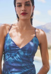 Next STRAPPY TIE-DYE. TALL - Maxiklänning - blue