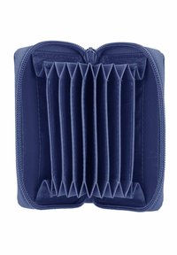 Portafoglio blu navy con zip, dotato di più scomparti in stile accordeon. Texture liscia e materiale resistente, con cuciture uniformi lungo i bordi.
