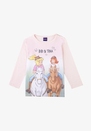 Langärmliges pinkes T-Shirt mit einer Illustration von zwei Mädchen auf Pferden. Der Aufdruck enthält den Text "BIBI & TINA" und Herzen.