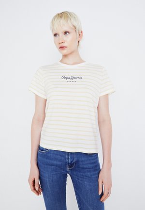 Camiseta de manga corta a rayas en blanco y amarillo, con cuello redondo y logo bordado "Pepe Jeans London" en el pecho.