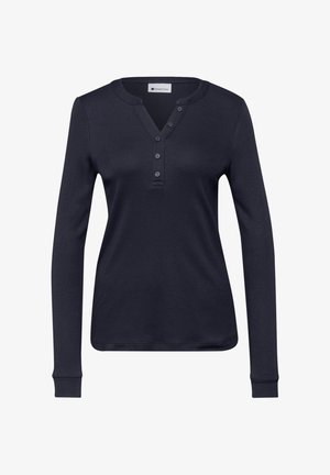 Camiseta henley de manga larga de color azul marino oscuro con cinco botones y cuello redondeado en forma de V, confeccionada con tela suave.