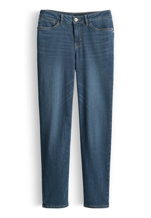 Blaue Jeans mit geradem Bein, vorderen Taschen, Gürtelschlaufen und Knopfverschluss auf weißem Hintergrund.