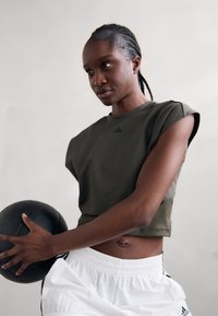 adidas Performance POWER BOXY 3-STRIPES TANK - T-skjorte til trening - shadow olive