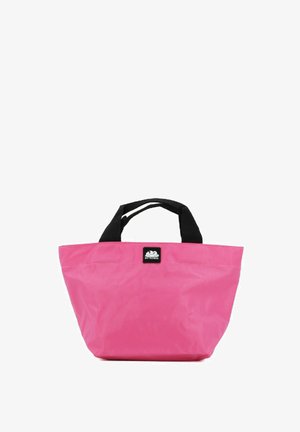 Borsa tote rosa con manici neri, realizzata in tessuto resistente. Caratterizzata da un'etichetta con logo sulla parte frontale e da un design spazioso e senza chiusura.