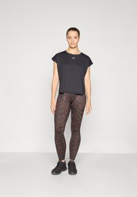 Stronger DROP - Basic T-shirt - black
