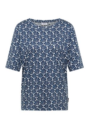 Camisa blanca de manga corta con un patrón de conchas en azul marino y un cuello redondo.