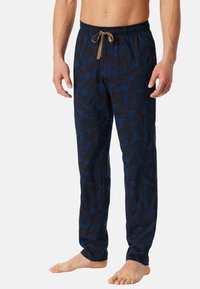Tmavě modré pyžamové kalhoty s listovým vzorem, vyrobené z lehké látky, s elastickým pasem a hnědým šňůrkovým stahováním, volného střihu.