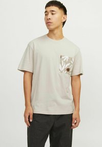 Jack & Jones JCOPRJCT - Marškinėliai su spaudiniu - moonbeam