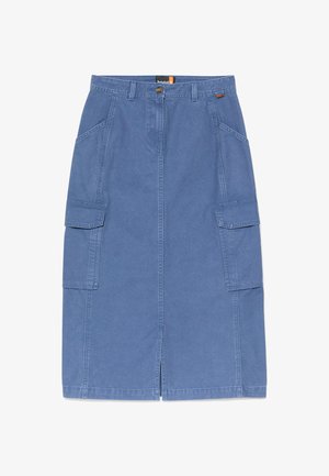 Denim-Midirock in hellblau mit Reißverschluss vorn, Knopfverschluss, zwei Seitentaschen und zwei Cargotaschen an den Seiten. Glatte Textur.