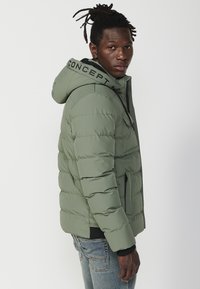 Koroshi Ziemas jaka - verde   green