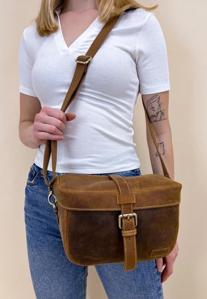 ANDRE D. - Cross body bag - braun