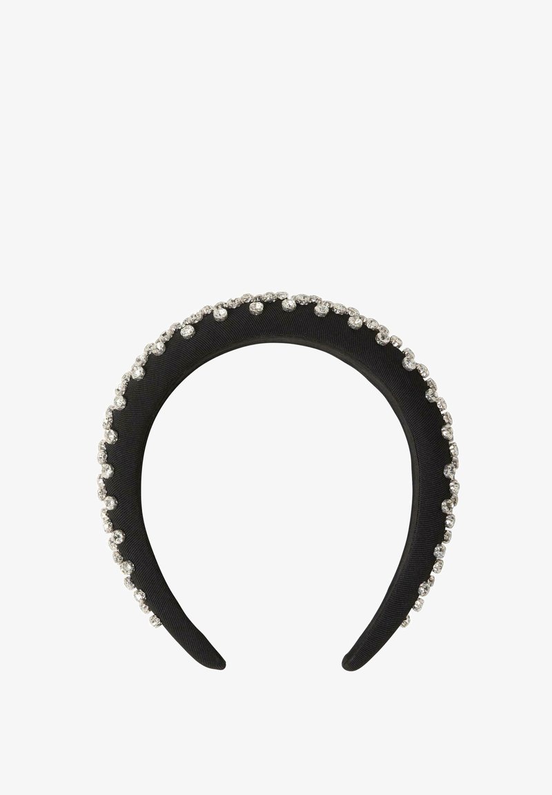 Sort stofhovedbånd pyntet med en række små, skinnende rhinsten langs den øverste kant, glat tekstur og rundet form.