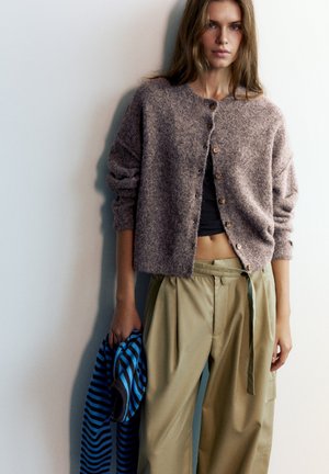 PULL&BEAR, SOFT KNIT - CARDIGAN - Gilet - brown