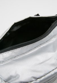 Urban Classics Marsupio - silver