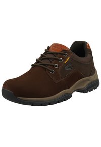 Bruine suède schoenen met een rubberen zool, voorzien van oranje accenten, vetersluiting en een gevoerde kraag voor comfort en ondersteuning.