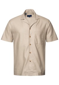 Camicia beige a maniche corte con un design testurizzato, colletto a notched, cinque bottoni in legno e una tasca sul petto.