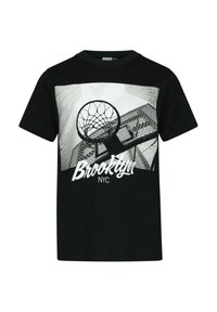 Čierne bavlnené tričko s grafikou basketbalového koša a bielym textom "Brooklyn NYC". Krátke rukávy, strih s okrúhlym výstrihom.