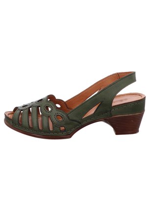 Grüner Lederslingback-Schuh mit Cut-out-Design, offenem Zehenbereich und niedrigem Holzabsatz. Verfügt über gestickte Akzente und eine beigefarbene Innenausstattung.