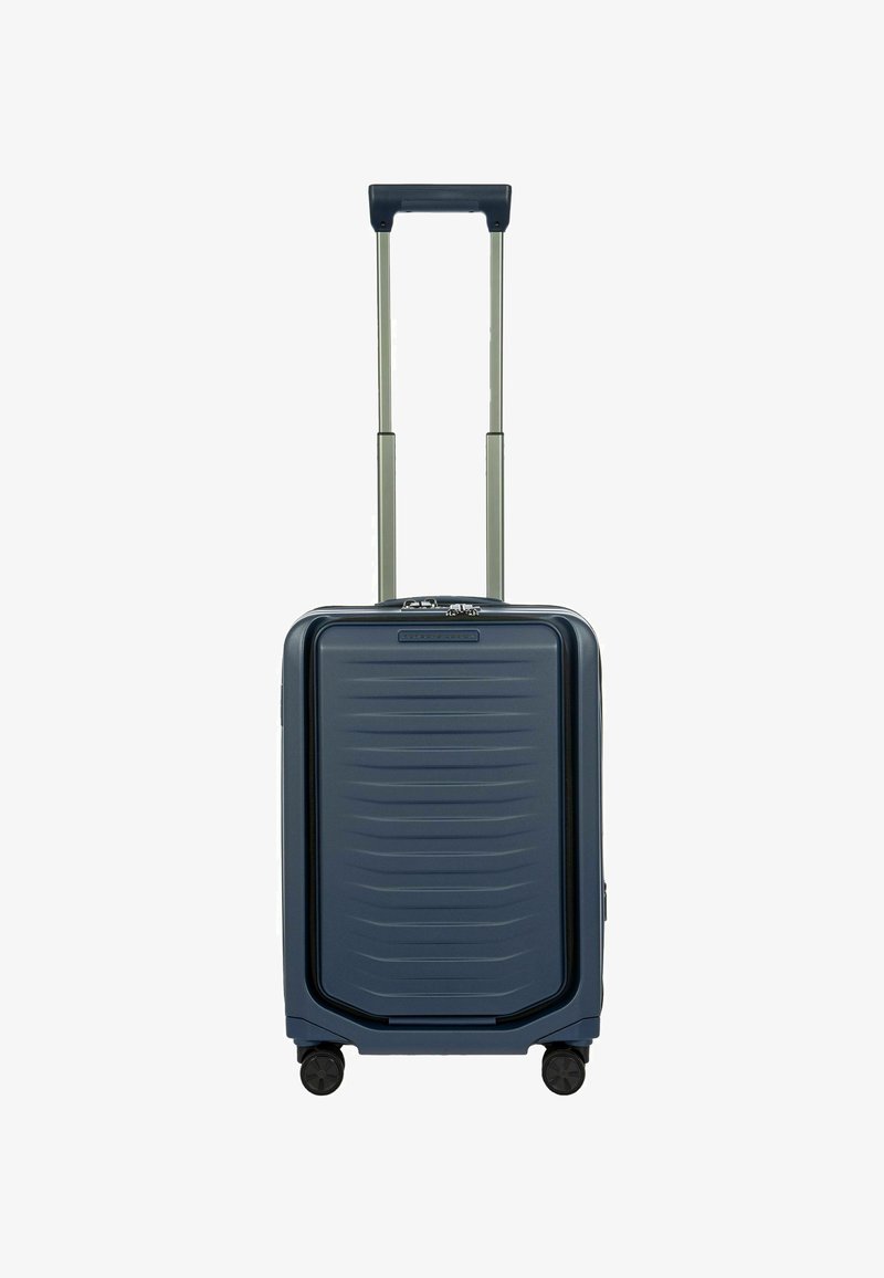 Valigia rigida di colore blu navy, con un motivo a strisce testurizzato, doppio manico retrattile, quattro ruote e un compartimento laterale con zip.