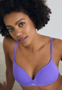Puma WOMEN SOFT PADDED BRA - Grudnjaci za nošenje ispod majice kratkih rukava - astor purple