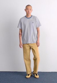 Obey Clothing ESTABLISHED WORKS EYES - Apdrukāts T-krekls - coronet blue
