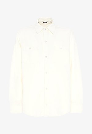 Cremfarbens langärmliges Hemd mit Kragen, zwei Brusttaschen, knöpfbarem Vorderteil und abgerundetem Saum. Hergestellt aus leichtem Material mit glatter Textur.