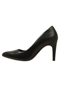 Scarpa nera in pelle con tacco alto, punta affusolata e silhouette curva. Presenta una texture liscia e un tacco a spillo slanciato.