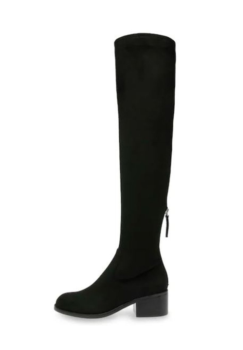 Stivali neri al ginocchio realizzati in morbido camoscio, con tacco basso a blocco e zip laterale per una facile vestibilità. Design semplice e lineare.