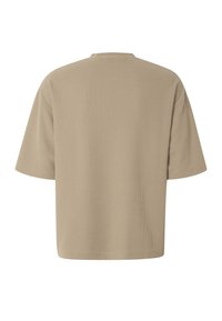 T-shirt beige à manches courtes en maille gaufrée, vu de dos avec un col rond et une coupe décontractée.