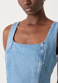Calvin Klein Jeans SCOOP NECK DRESS - Haljina od trapera - evening blue